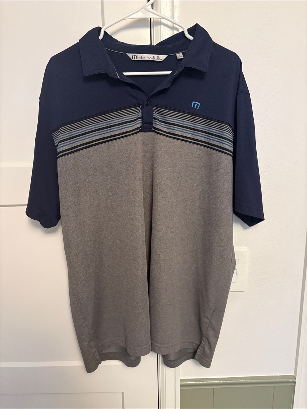 (5) Travis Mathew golf polo lot XL